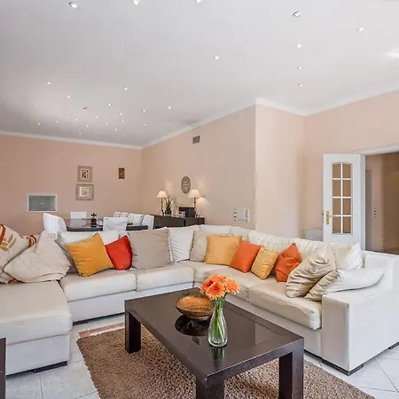 Sleeps 8 With Pool Air Con And Wifi Villa Cabeco de Camara
