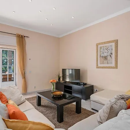 Sleeps 8 With Pool Air Con And Wifi *