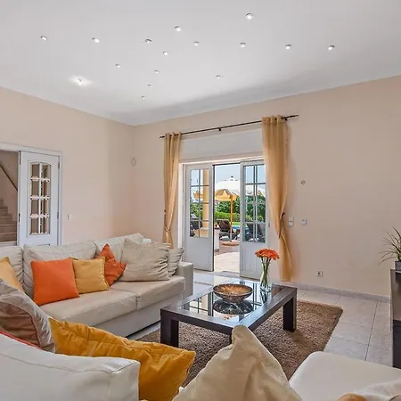 Sleeps 8 With Pool Air Con And Wifi Villa Cabeco de Camara