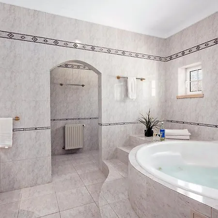 Sleeps 8 With Pool Air Con And Wifi Villa *