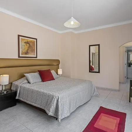 Villa Sleeps 8 With Pool Air Con And Wifi