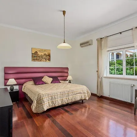 Sleeps 8 With Pool Air Con And Wifi