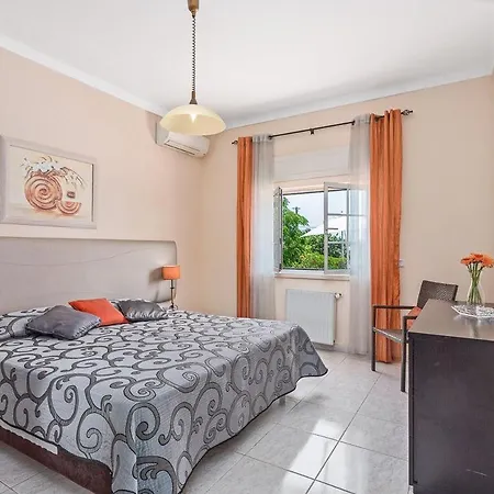 Sleeps 8 With Pool Air Con And Wifi Villa
