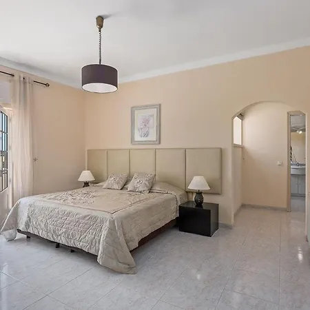 Sleeps 8 With Pool Air Con And Wifi Cabeco de Camara