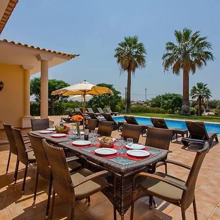 Sleeps 8 With Pool Air Con And Wifi *