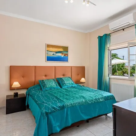 Villa Sleeps 8 With Pool Air Con And Wifi Cabeco de Camara
