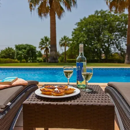 Sleeps 8 With Pool Air Con And Wifi Villa *
