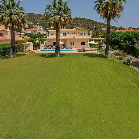 Sleeps 8 With Pool Air Con And Wifi Villa Cabeco de Camara
