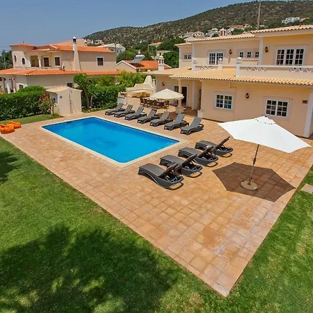 Sleeps 8 With Pool Air Con And Wifi